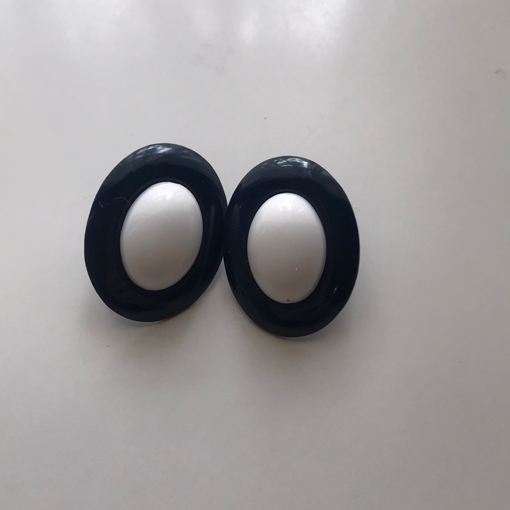 Vintage minimalist oval earrings